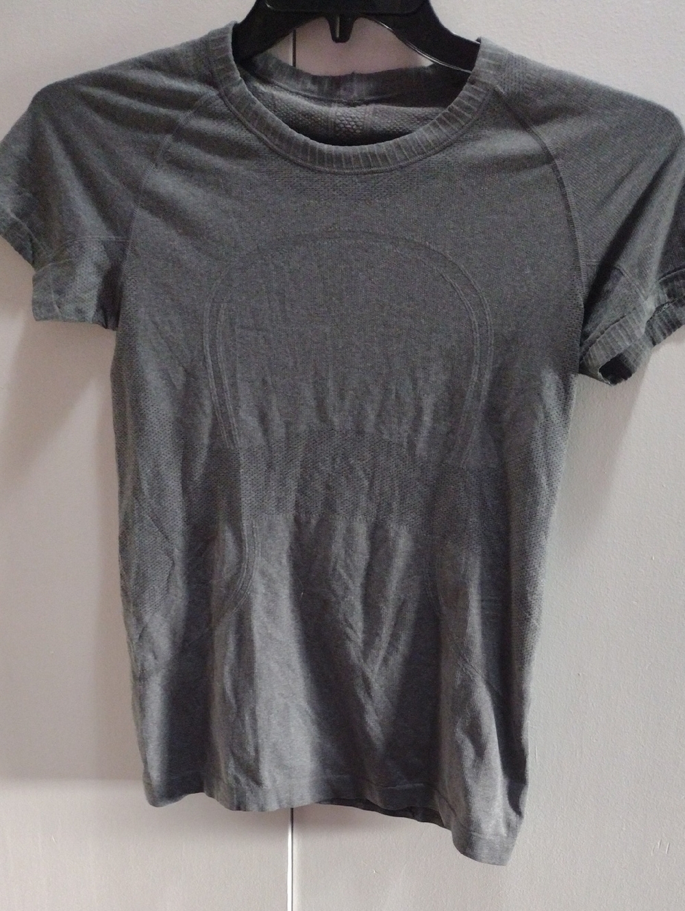 lululemon athletica Gray Short-Sleeve Crew Tee Size 8